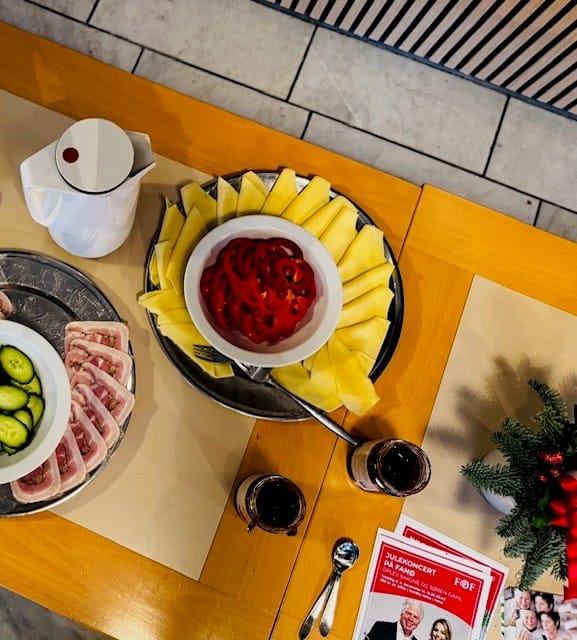 Til kulturhøjskolen er det muligt at købe lidt morgenmad