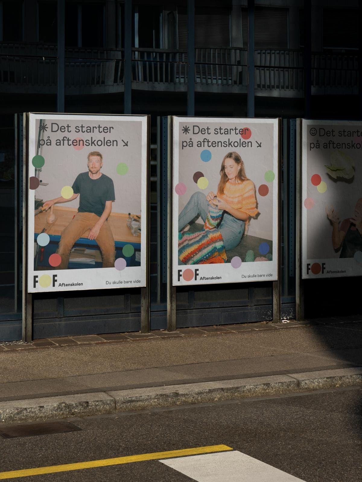 FOF's nye plakater med mennesker som dyrker en interesse på aftenskolen. 