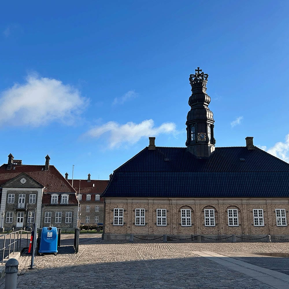 Rundvisning på Nyholm med guidet tur på fregatten Peder Skram og ubåden Sælen