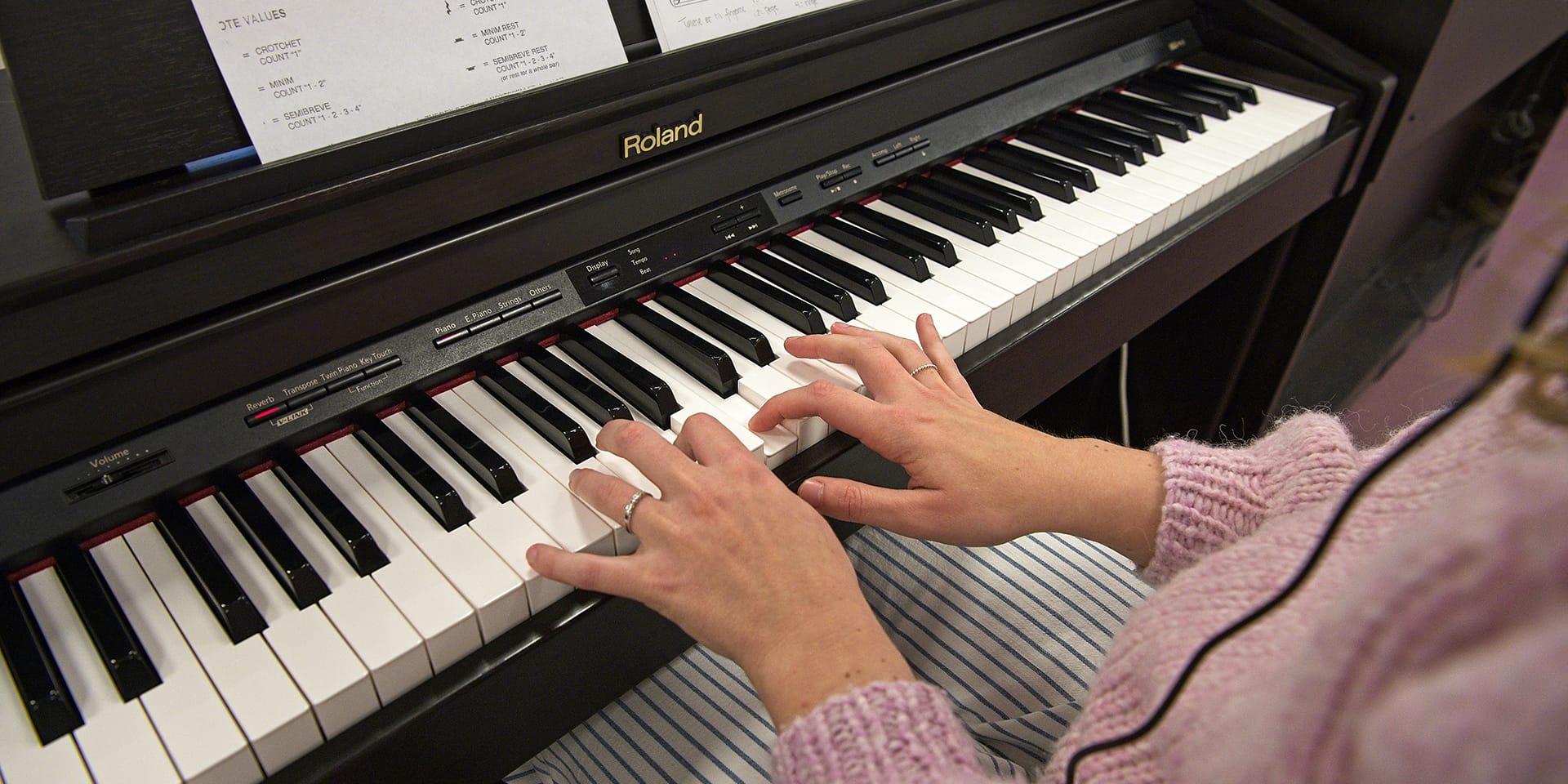 Lær at spille klaver på kursus i FOF Aarhus