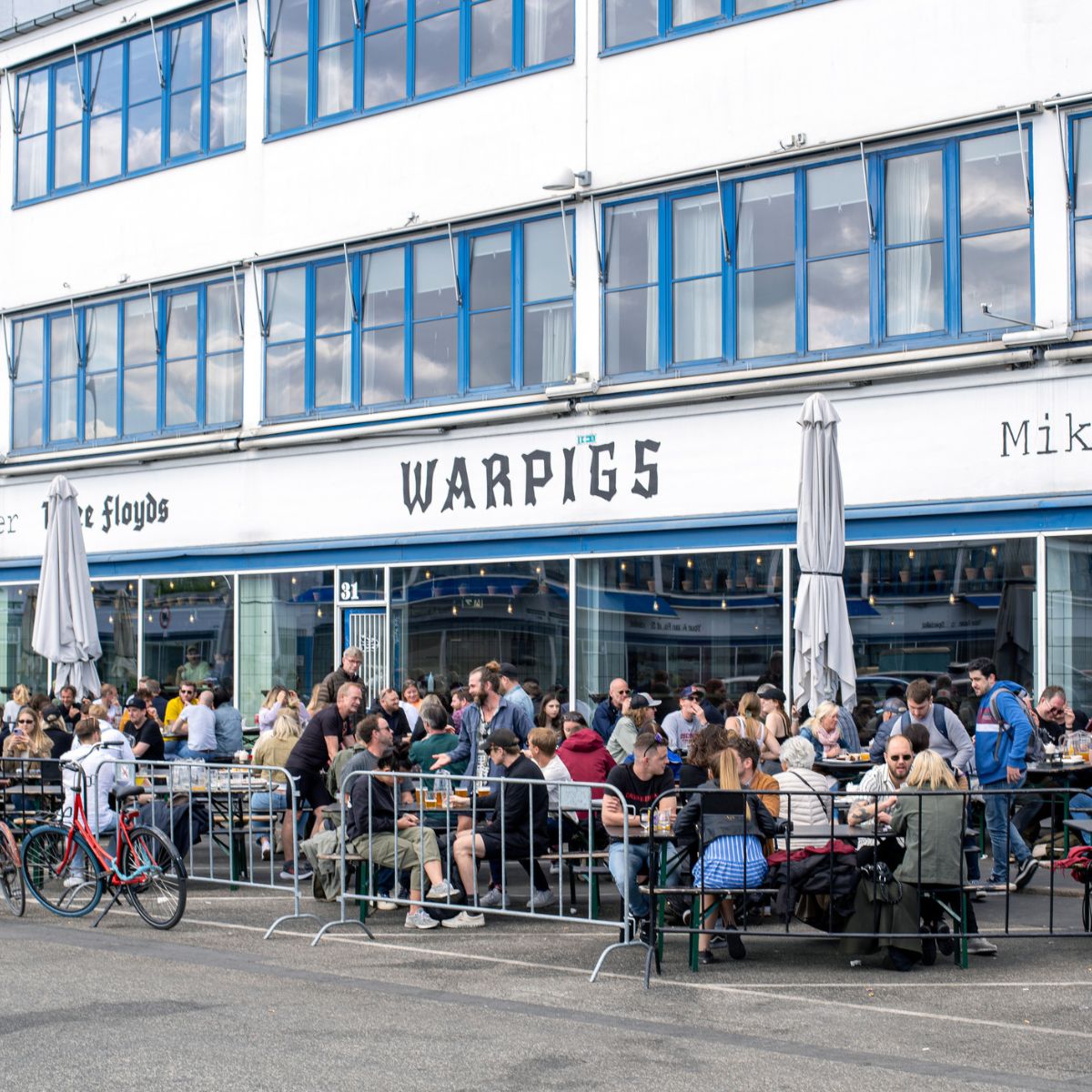 Guidet byvandring i Københavns Kødby med fokus på historiske bygninger, kunst, kultur og gastronomi.