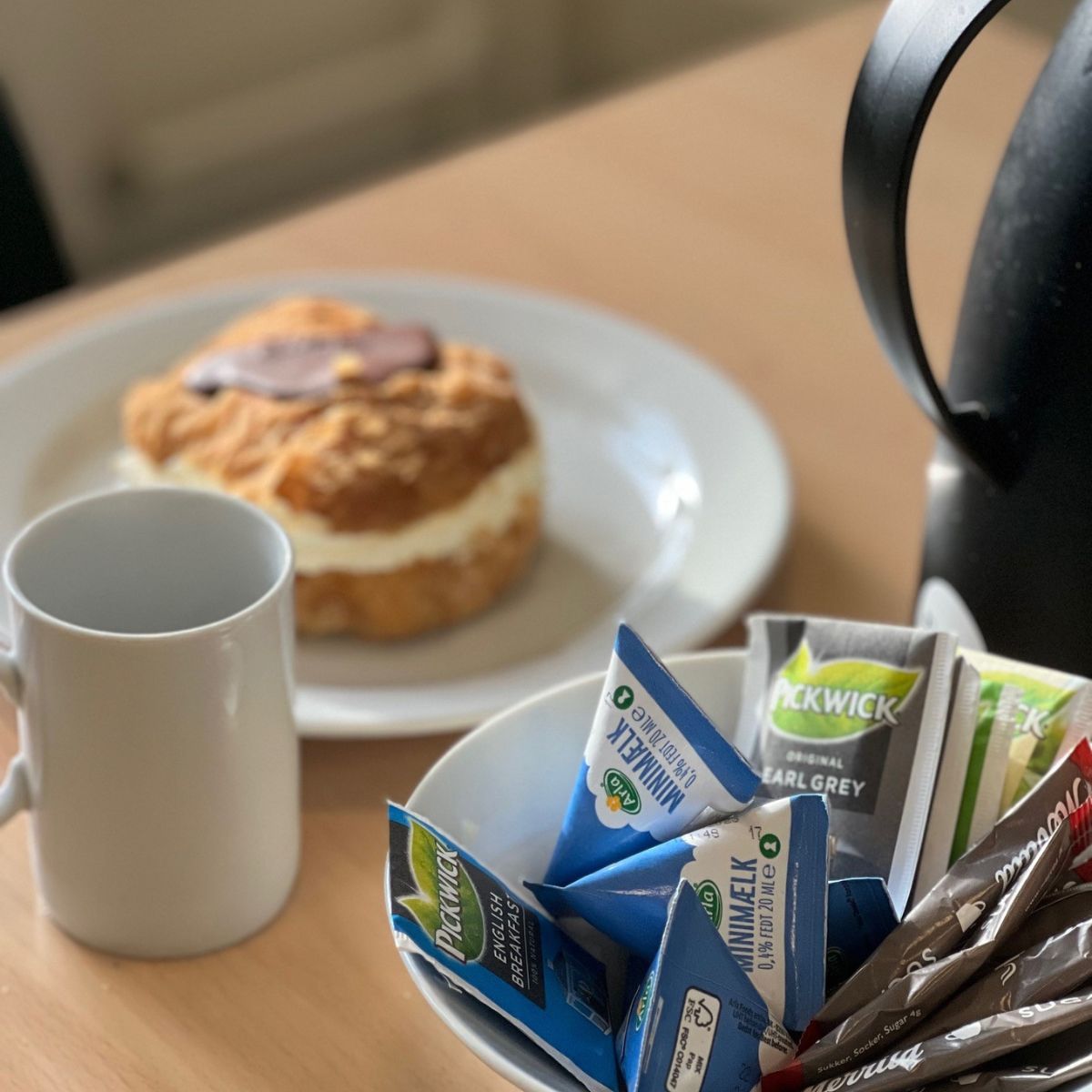 Fastelavnsbolle og kaffekande