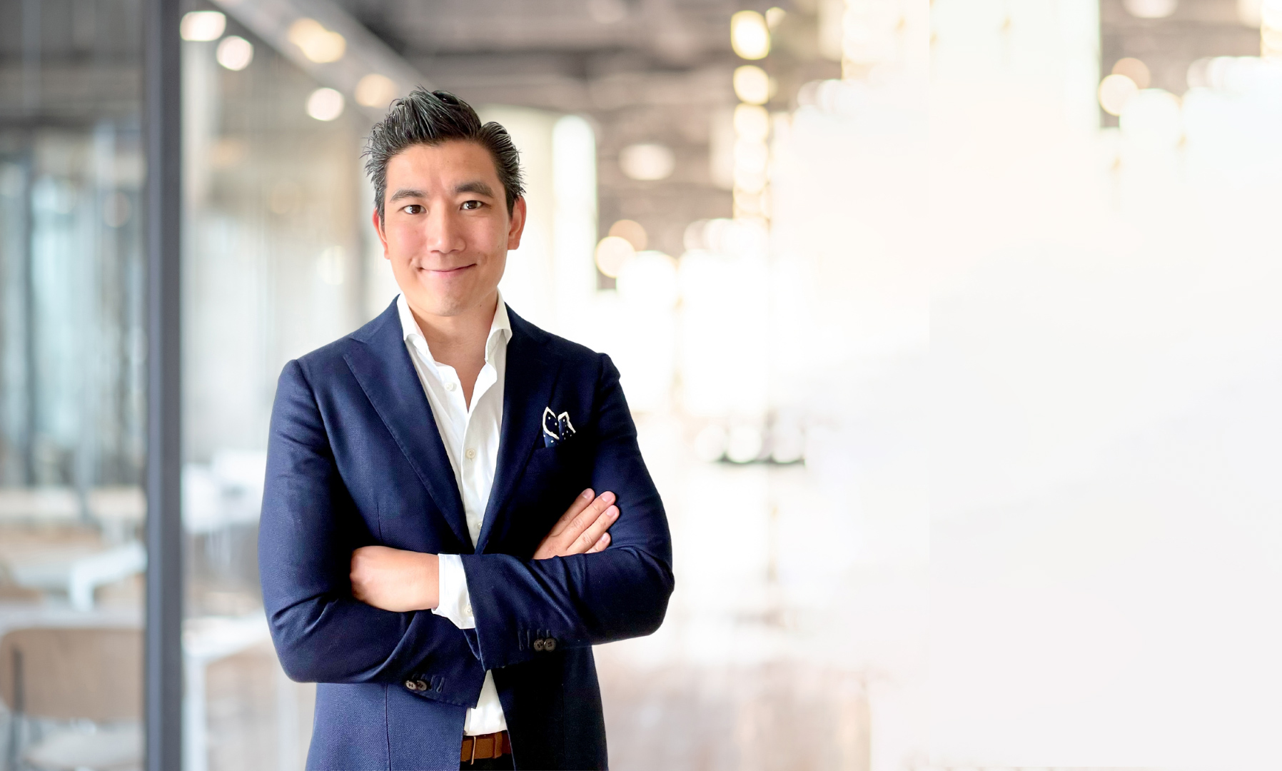 Jasper Hartmann underviser i at aflæse kropssprog og afsløre skjulte motiver under foredrag hos FOF København og Nordsjælland.