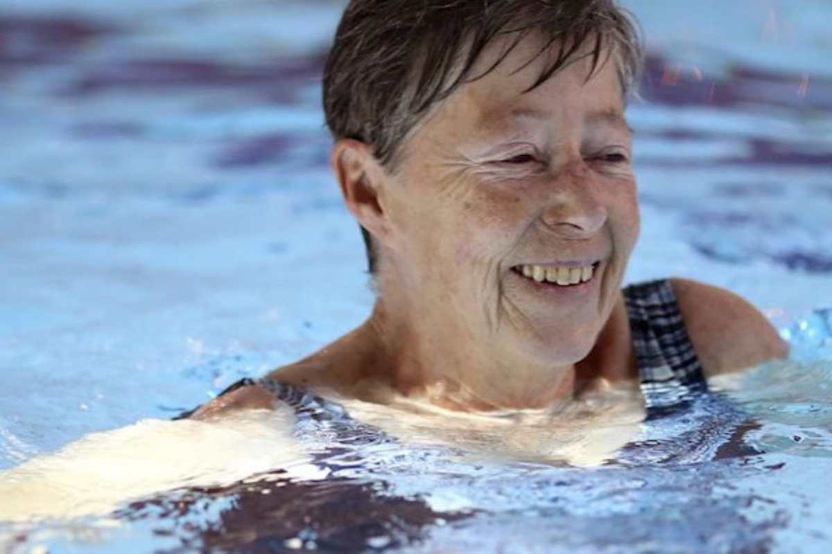 Kursist i varmtvandsbassin