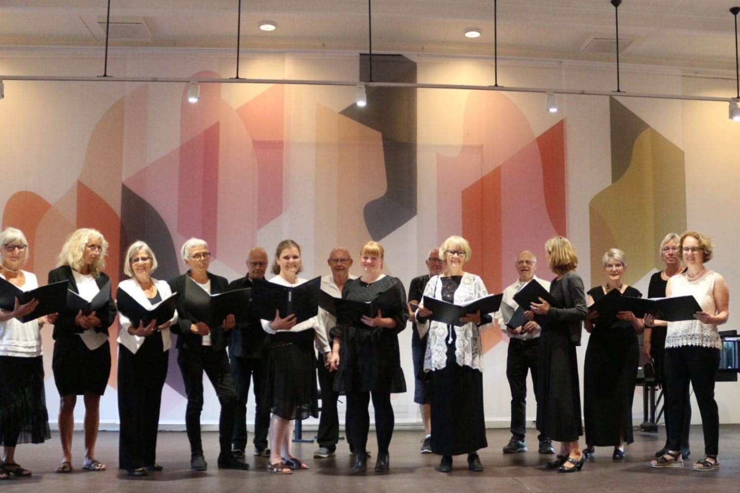 Kolding Kammerkor der synger til sommerkoncert på Nicolai Scene i Kolding 2022