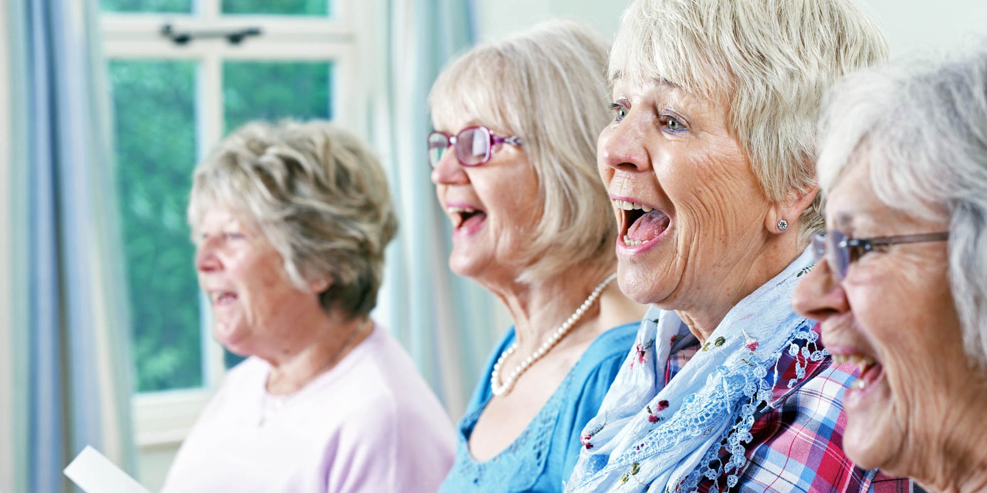 Deltagere synger i kor hos FOF København og Nordsjælland