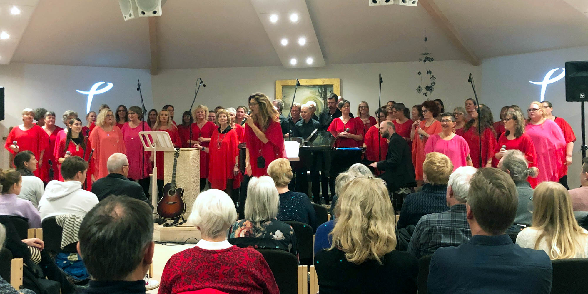 Stort gospelkor optræder for publikum – Nordsjællands Gospelkor hos FOF.