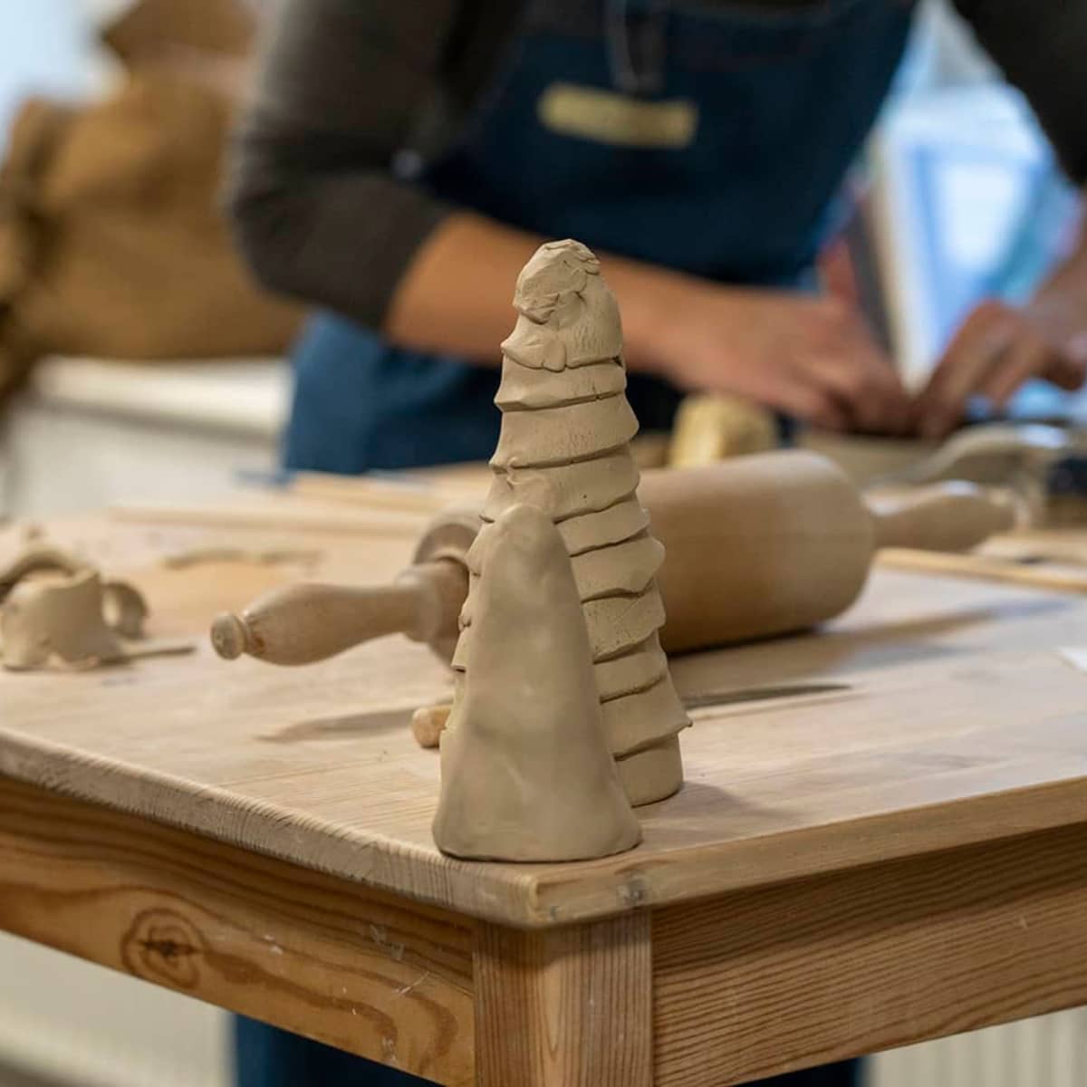 Julekeramik på keramikkursus i FOF Aarhus