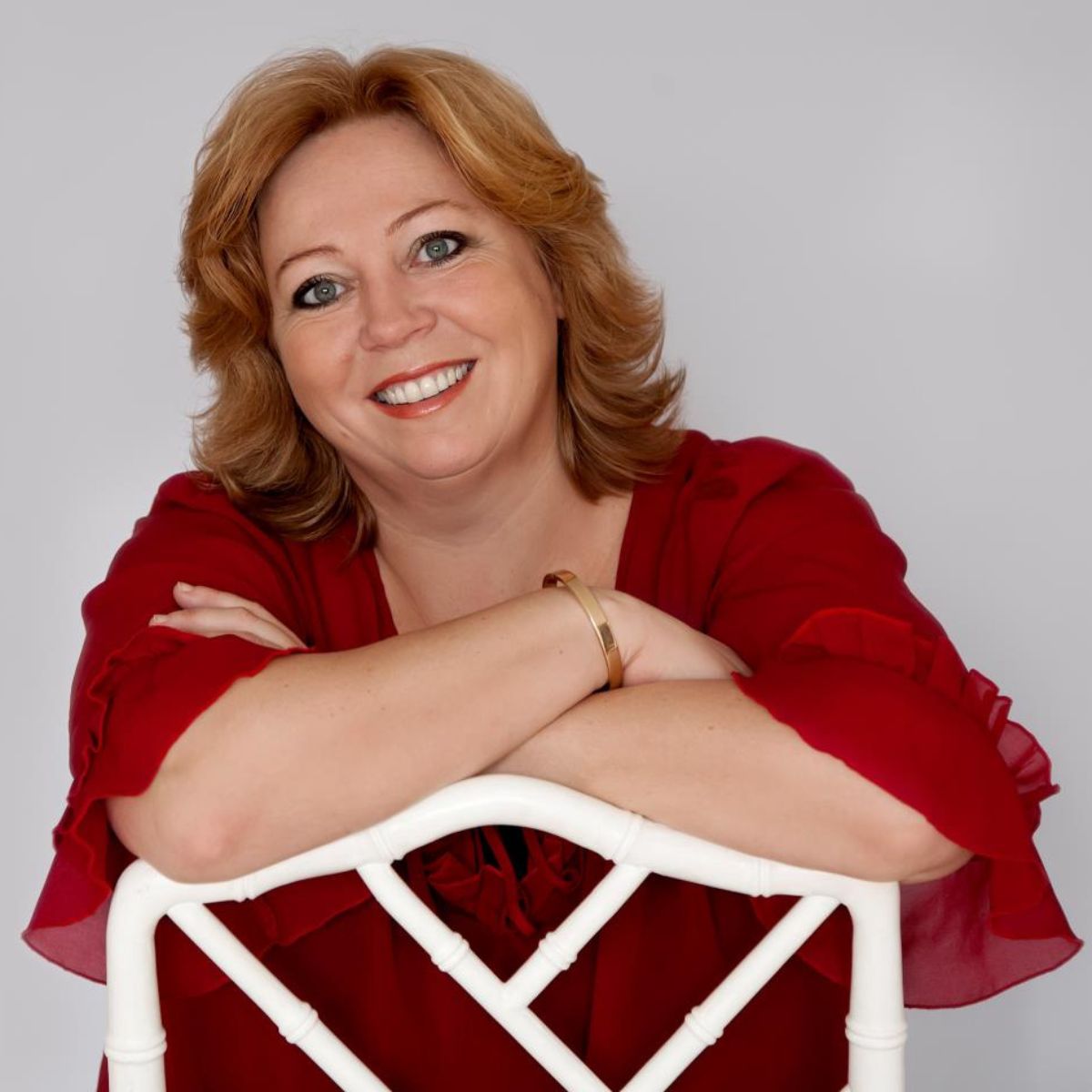 Karen-Marie Lillelund holder foredrag om humor og arbejdsglæde i Taastrup Kulturcenter.