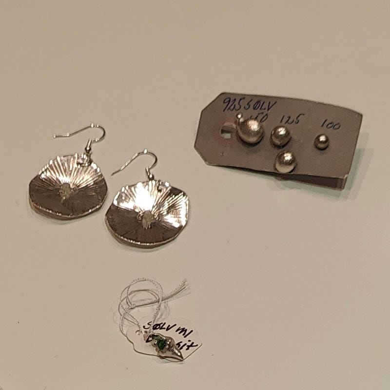 Øreringe lavet af Elisabeth Millev-Rix på smykkekursus