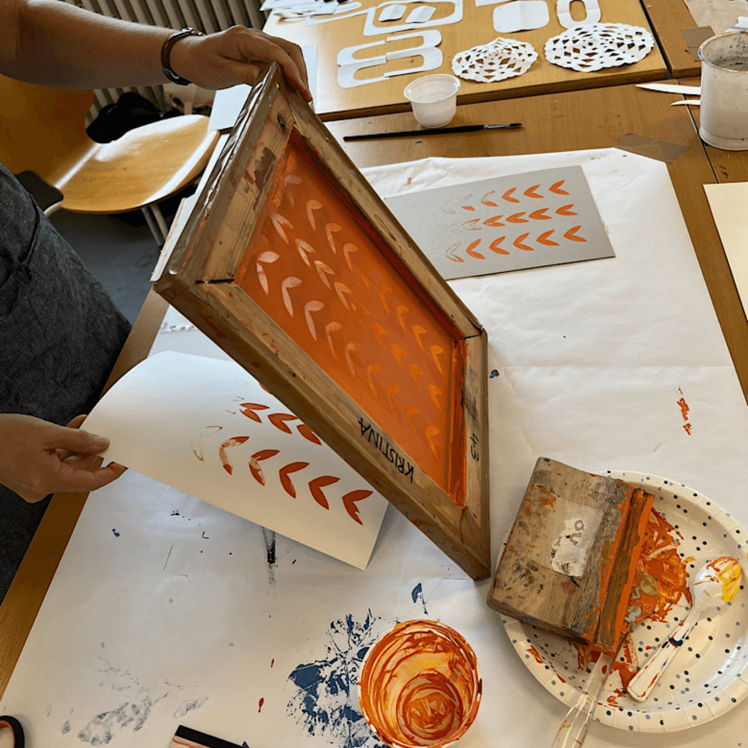 Lær serigrafi og skab personlige tryk på papir – workshop i serigrafi