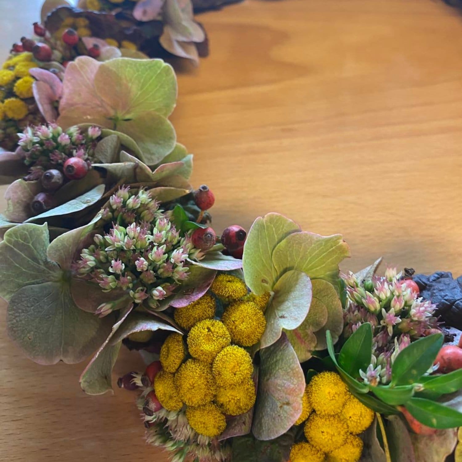 Blomsterkrans lavet i OK-Skolens lokaler i Kolding