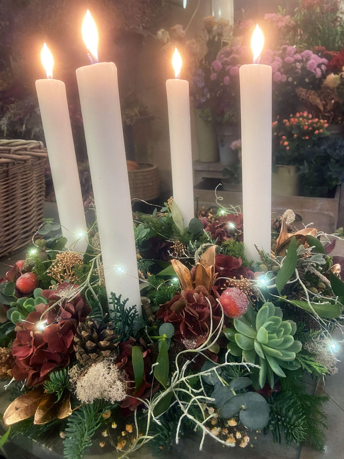 Adventskrans med hvide lys