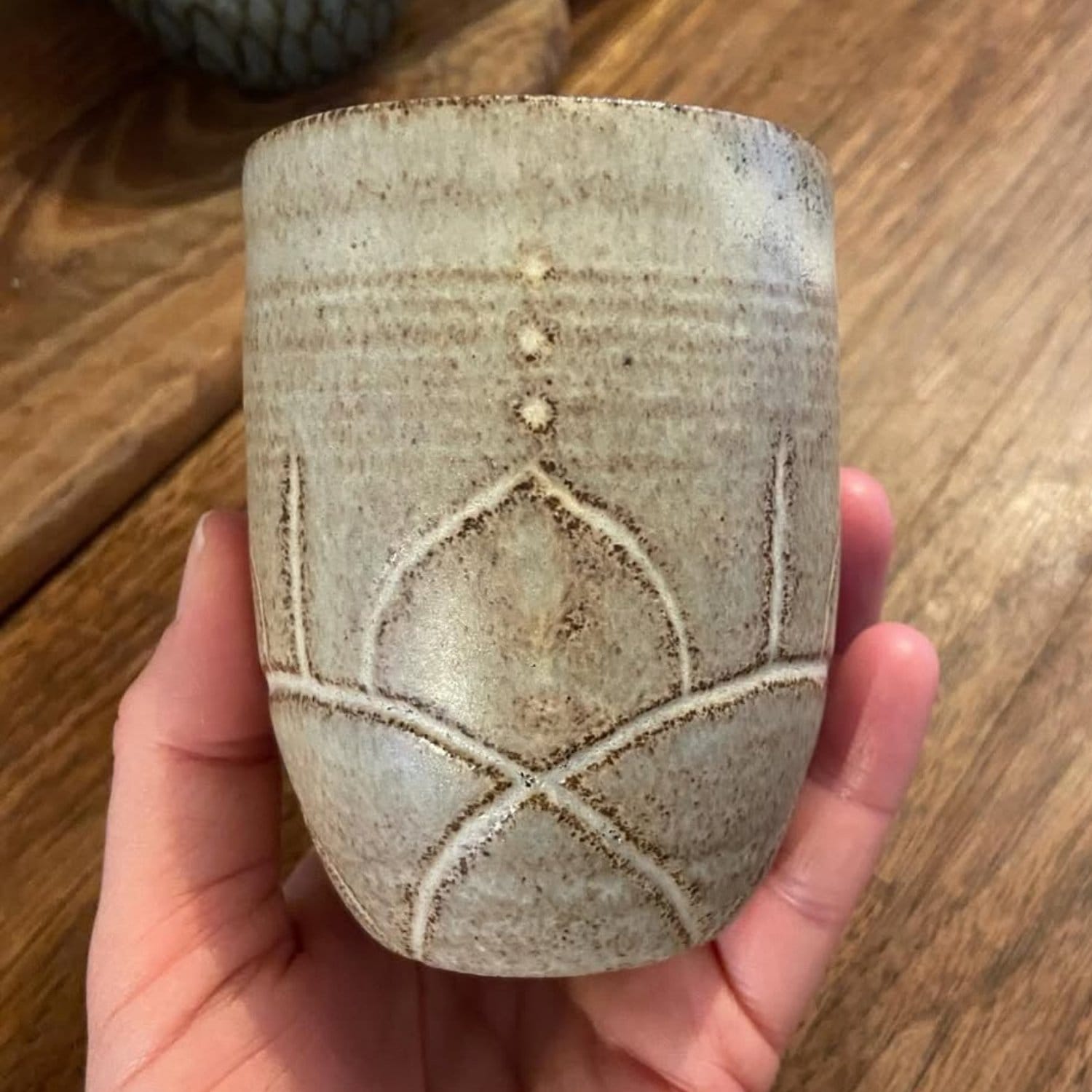 Stentøjskrus lavet af Nina Stortz