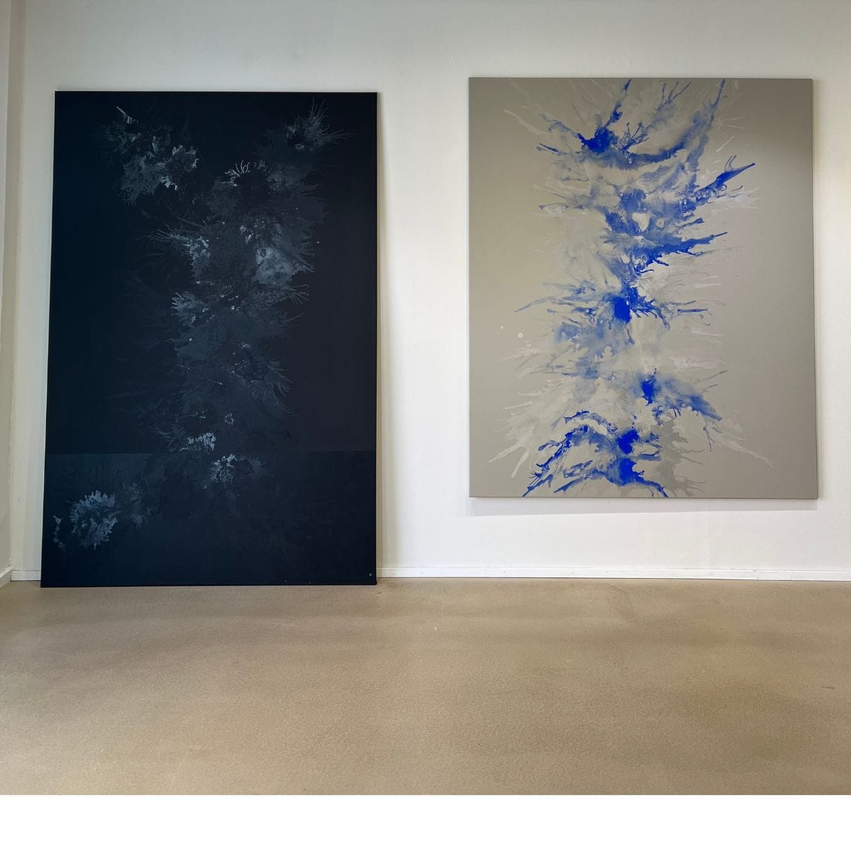 Abstrakte malerier lavet i akrylmaleri 