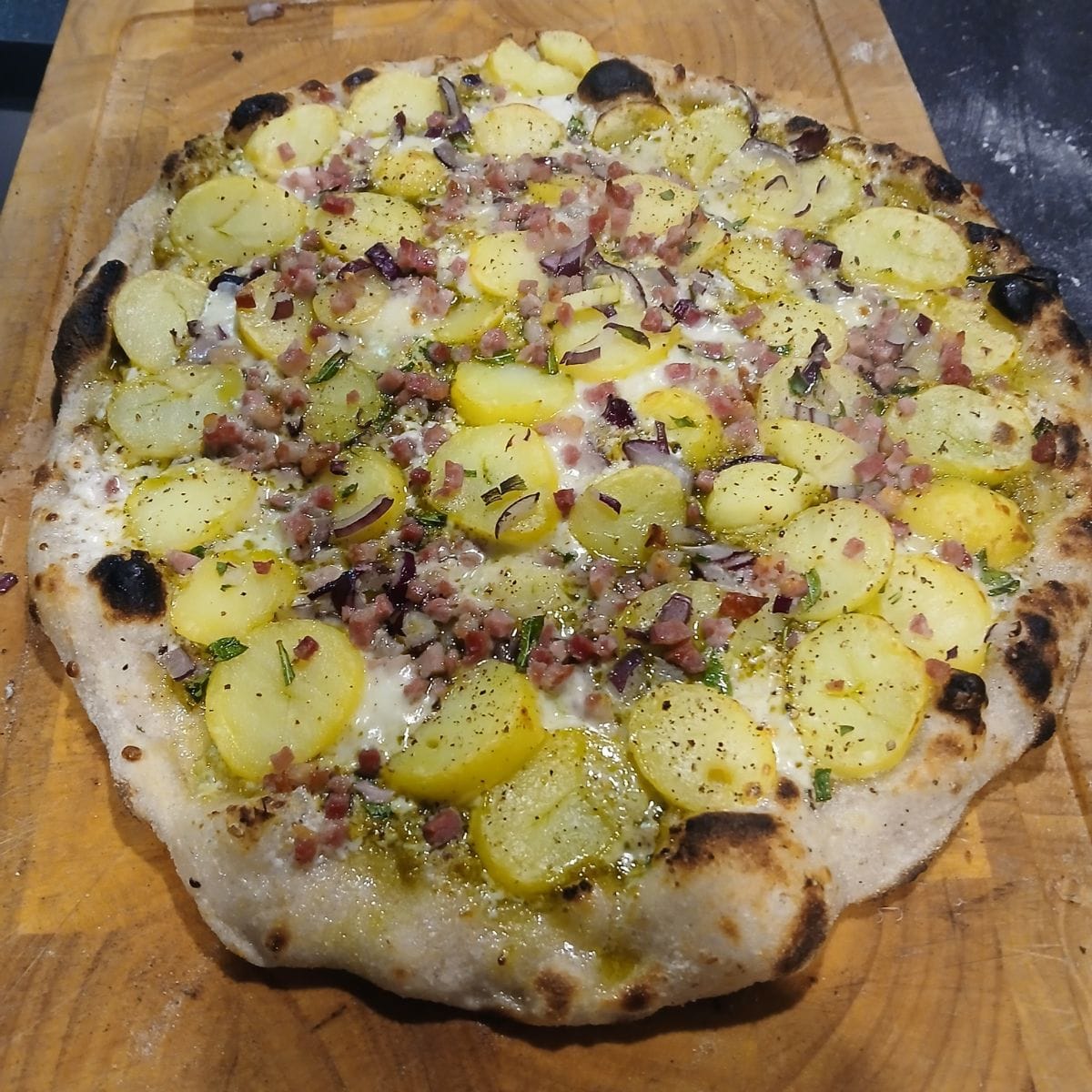 Hjemmelavet pizza med kartofler 