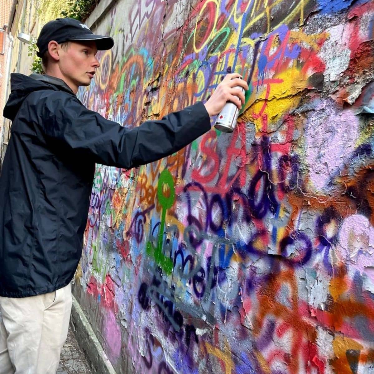 Tag på street art tur med street artist Mikkel T. Jessen og FOF Aarhus