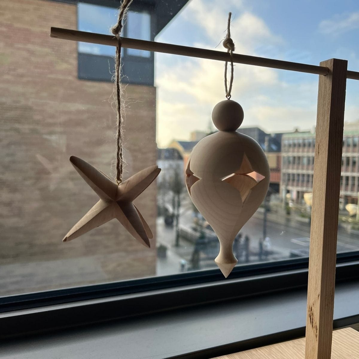 Julepynt drejet i træ