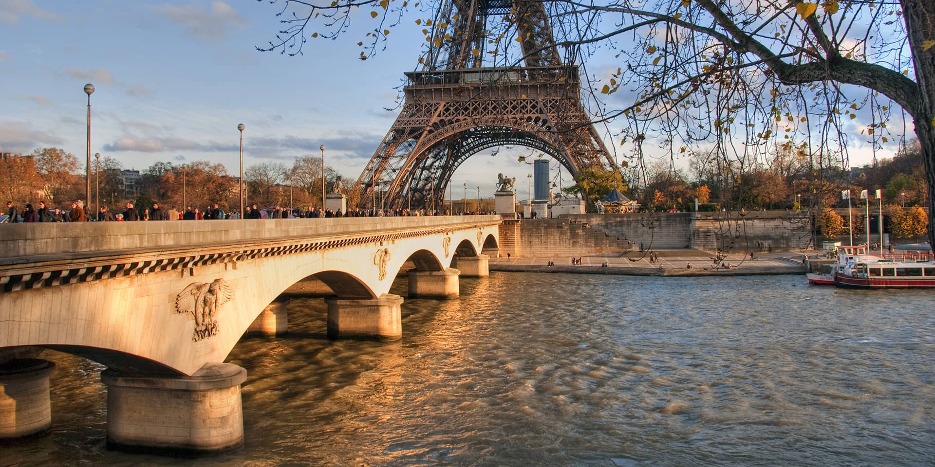 Bro og Eiffeltårn i Paris. Test dine franske  sprogevner. FOF Aftenskolen i Aarhus.