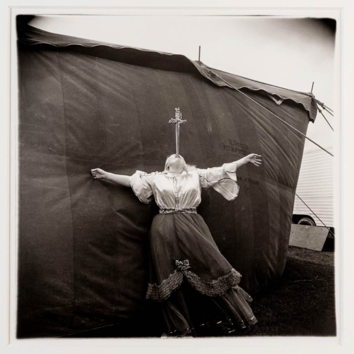 Louisiana – Diane Arbus’ Albino sword swallower at a carnival (1970)