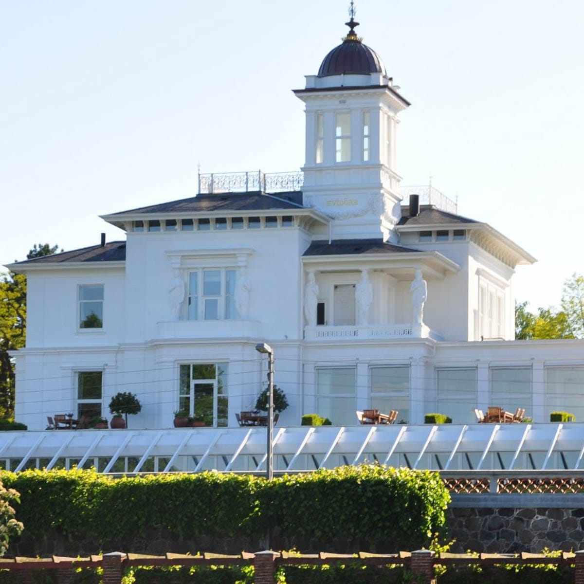 Hvidøre Slot set udefra