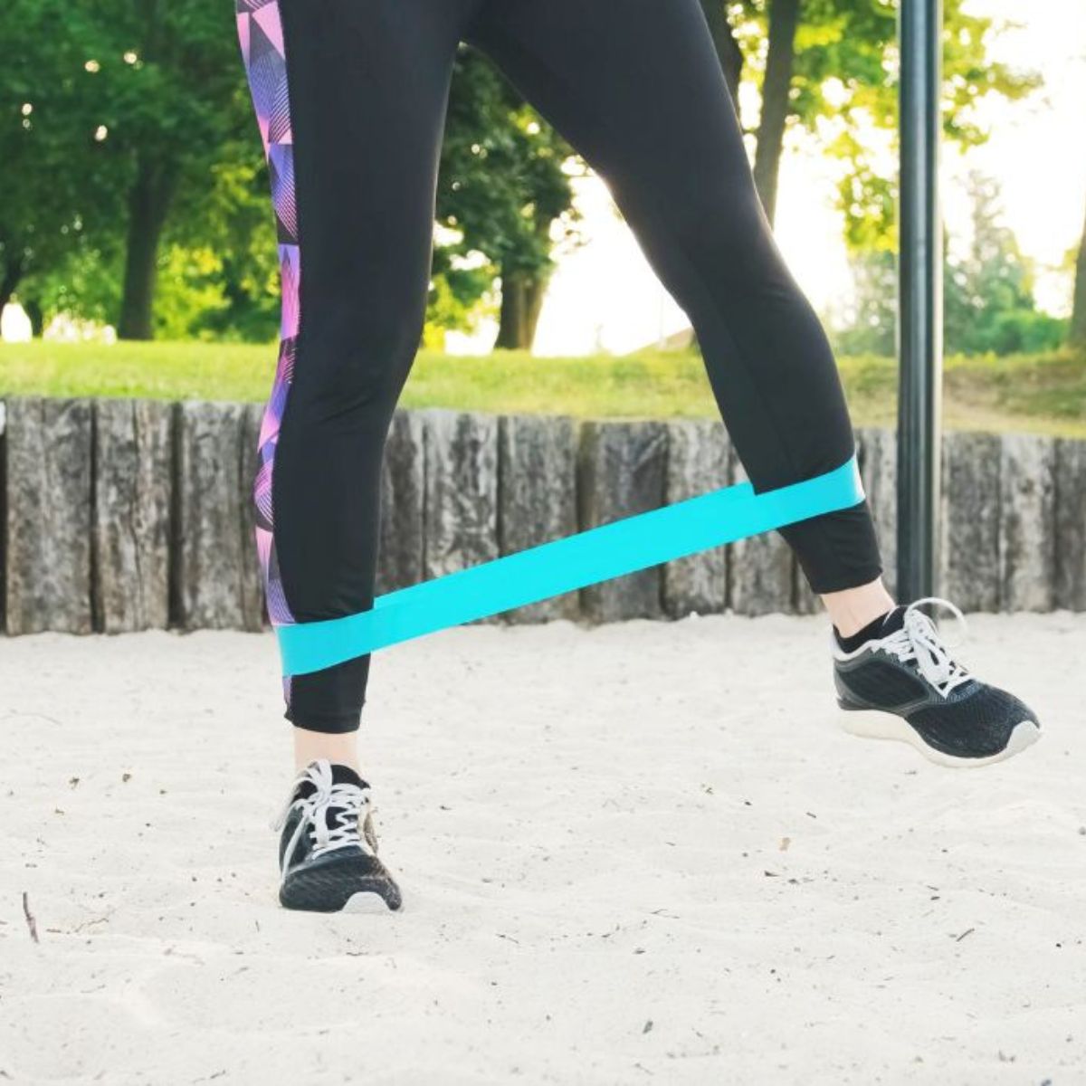 Træning af ben med elastik