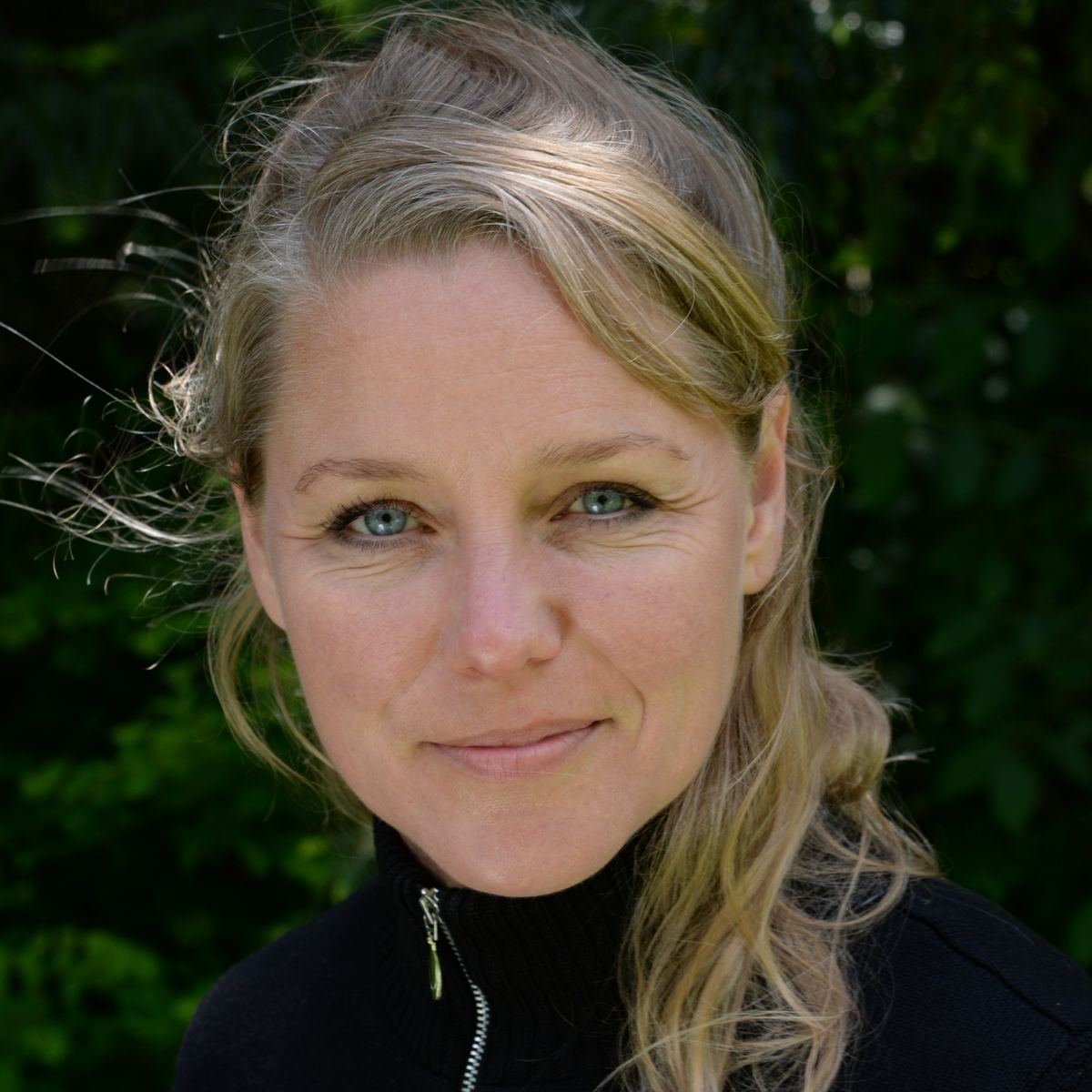 Deltagere skriver og deler historier på skrivekursus i Posthuset, Ballerup