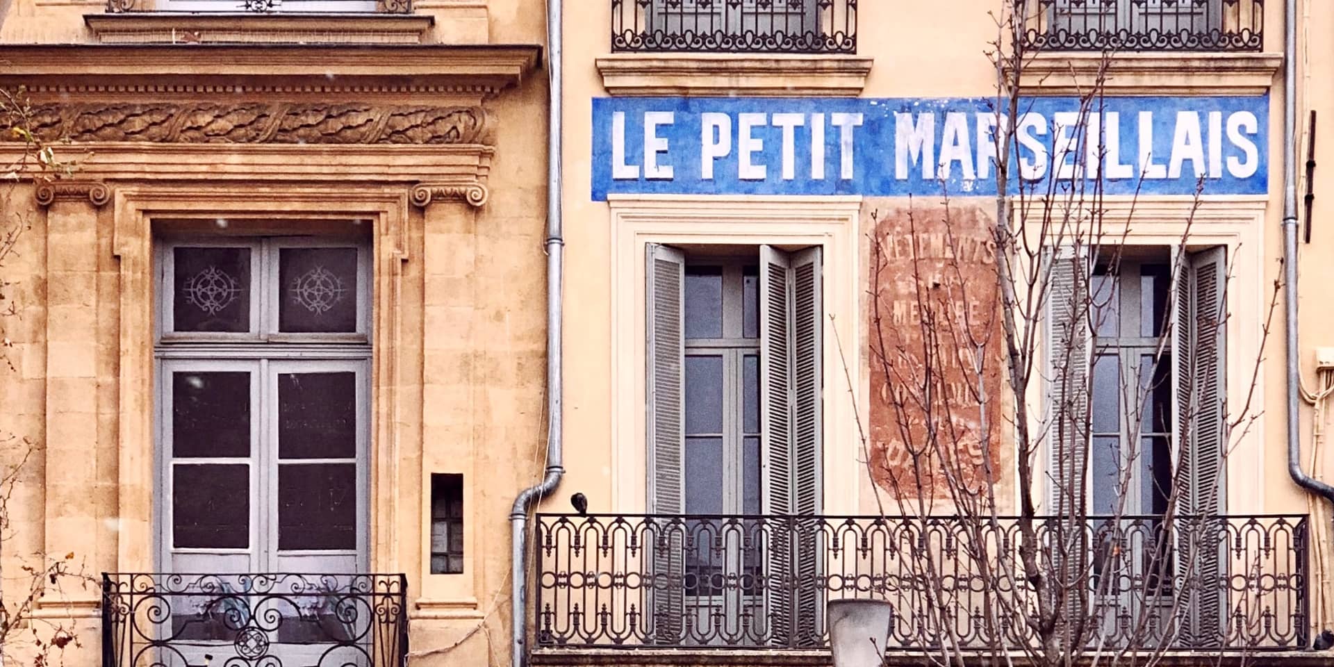 Hus i Frankrig med altan. Franskkursus i FOF Aarhus