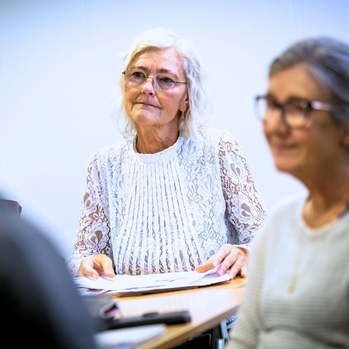 to damer til finskundervisning