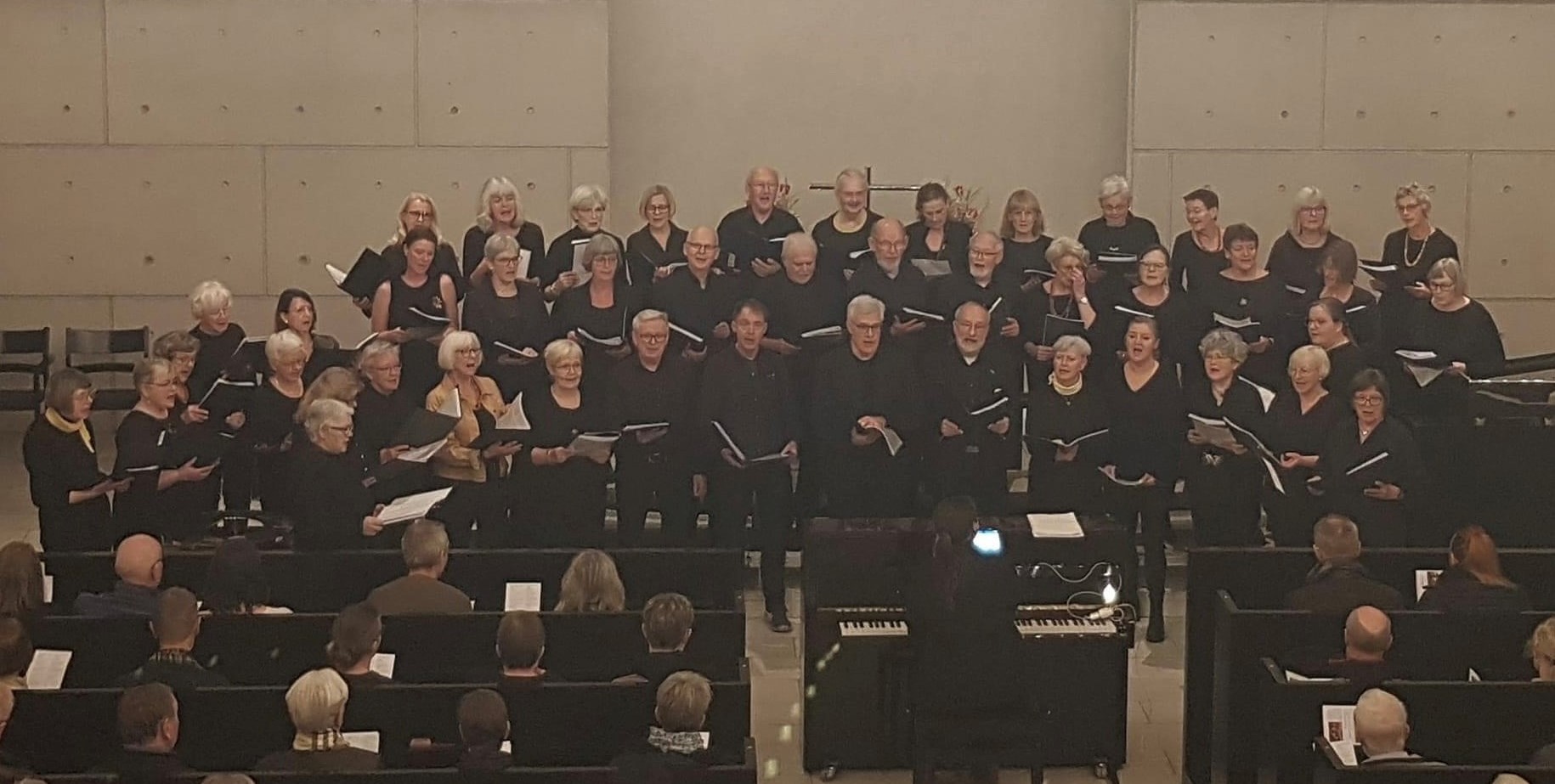 Luna Koret i Randers synger koncert