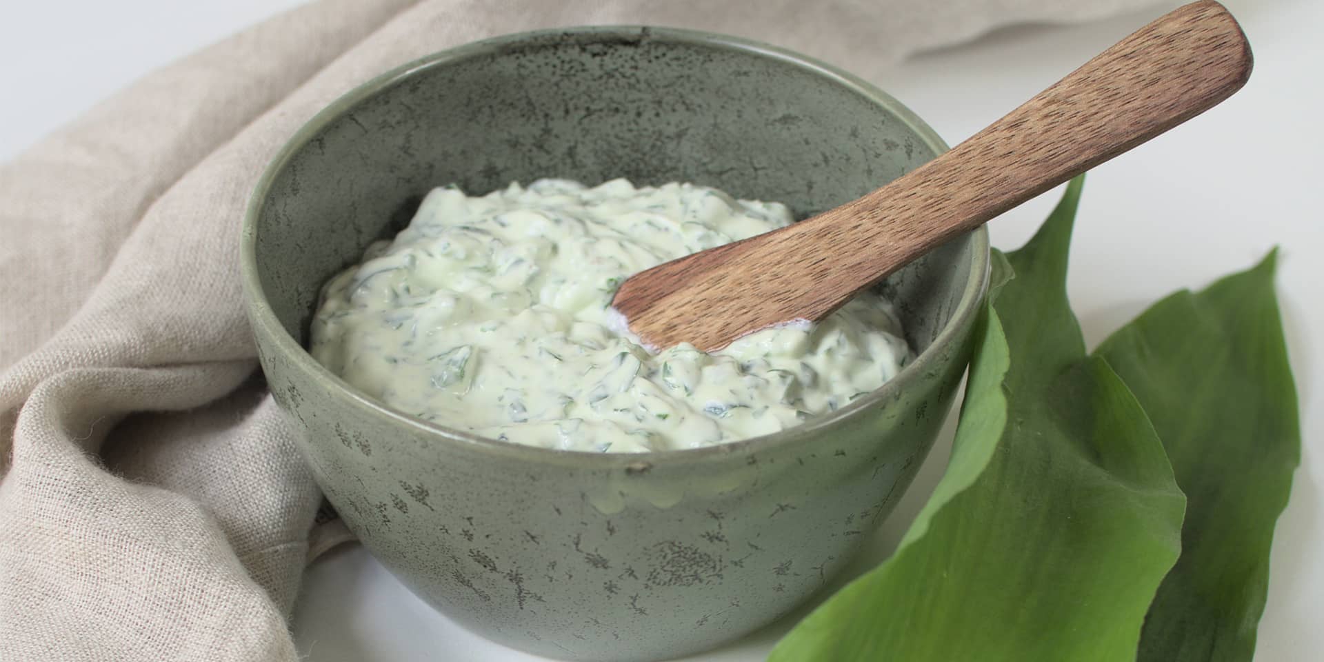 Ramsløgsdip – cremet og smagfuld dip til grøntsager, brød og chips | FOF Aarhus