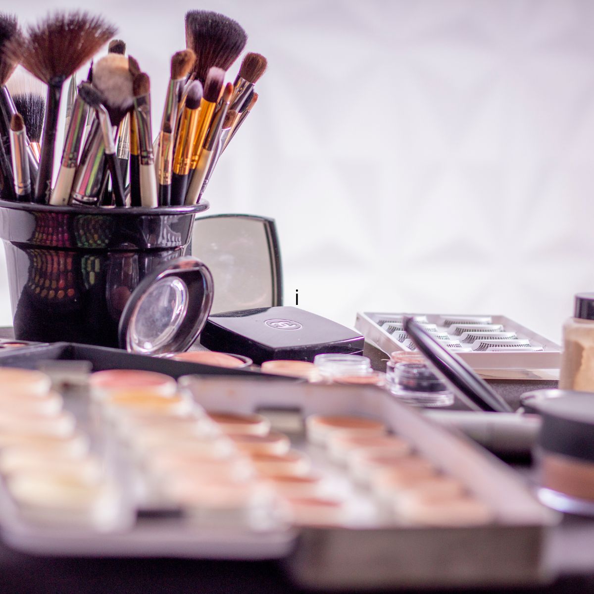 Makeup Workshop med Charlotte Fnug Munksgaard, lær naturlig, holdbar og hudvenlig makeup med tips til pleje og farvevalg.