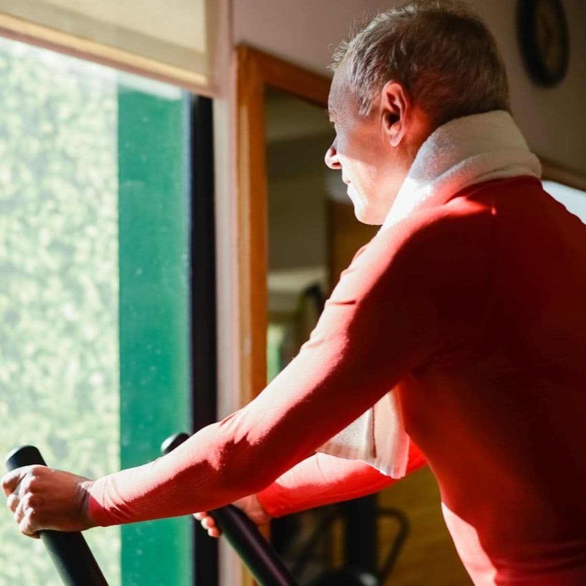 Mand på motionscykel. Mænd i forandring – og kvinden du ikke helt genkender hos FOF København og Nordsjælland.