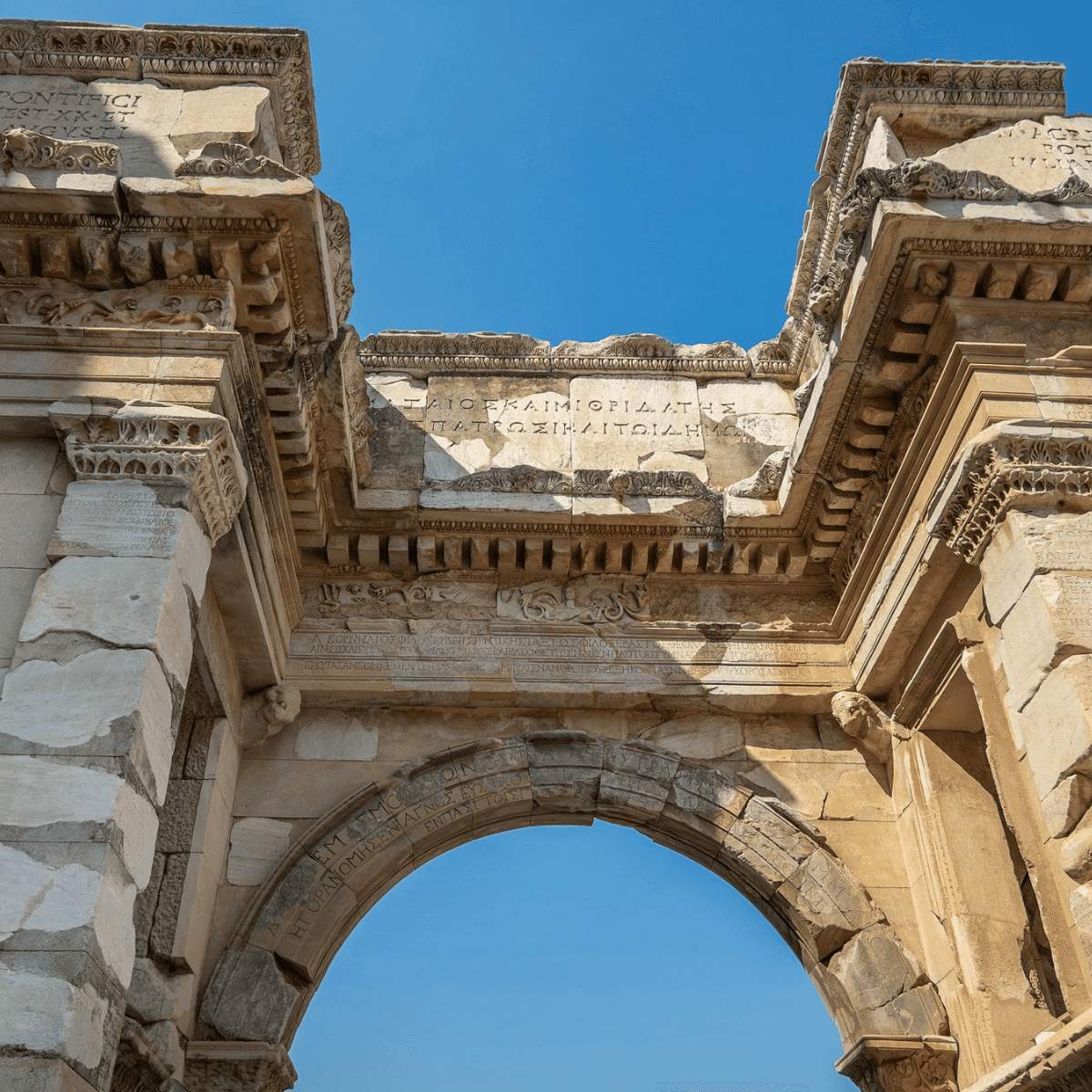 Kursister arbejder med oldgræske tekster og oversættelse på sproghistorisk kursus