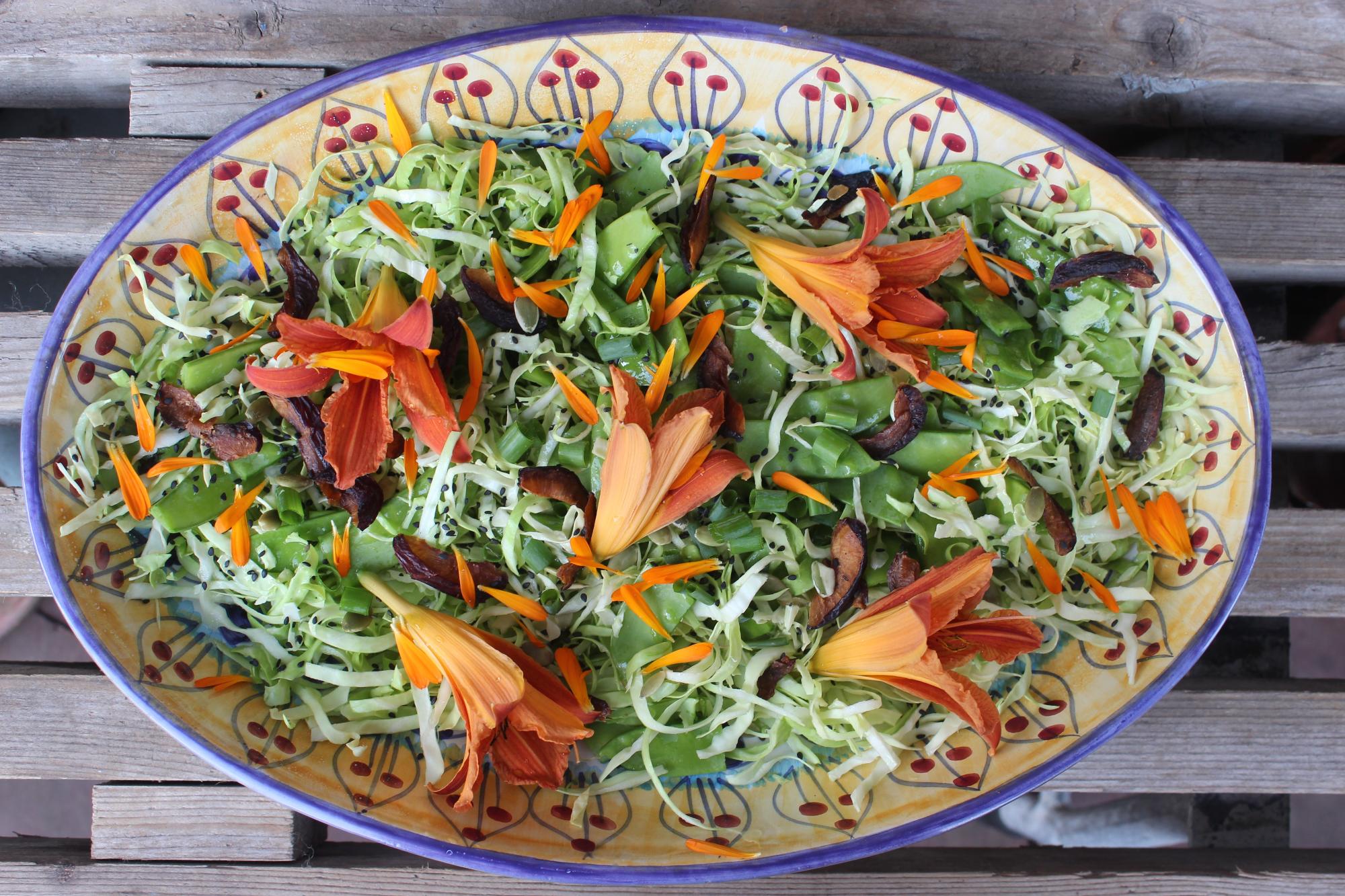 tallerken med spidskålssalat