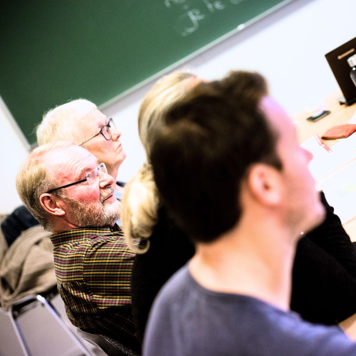 close up billede af 4 kursister til franskundervisning