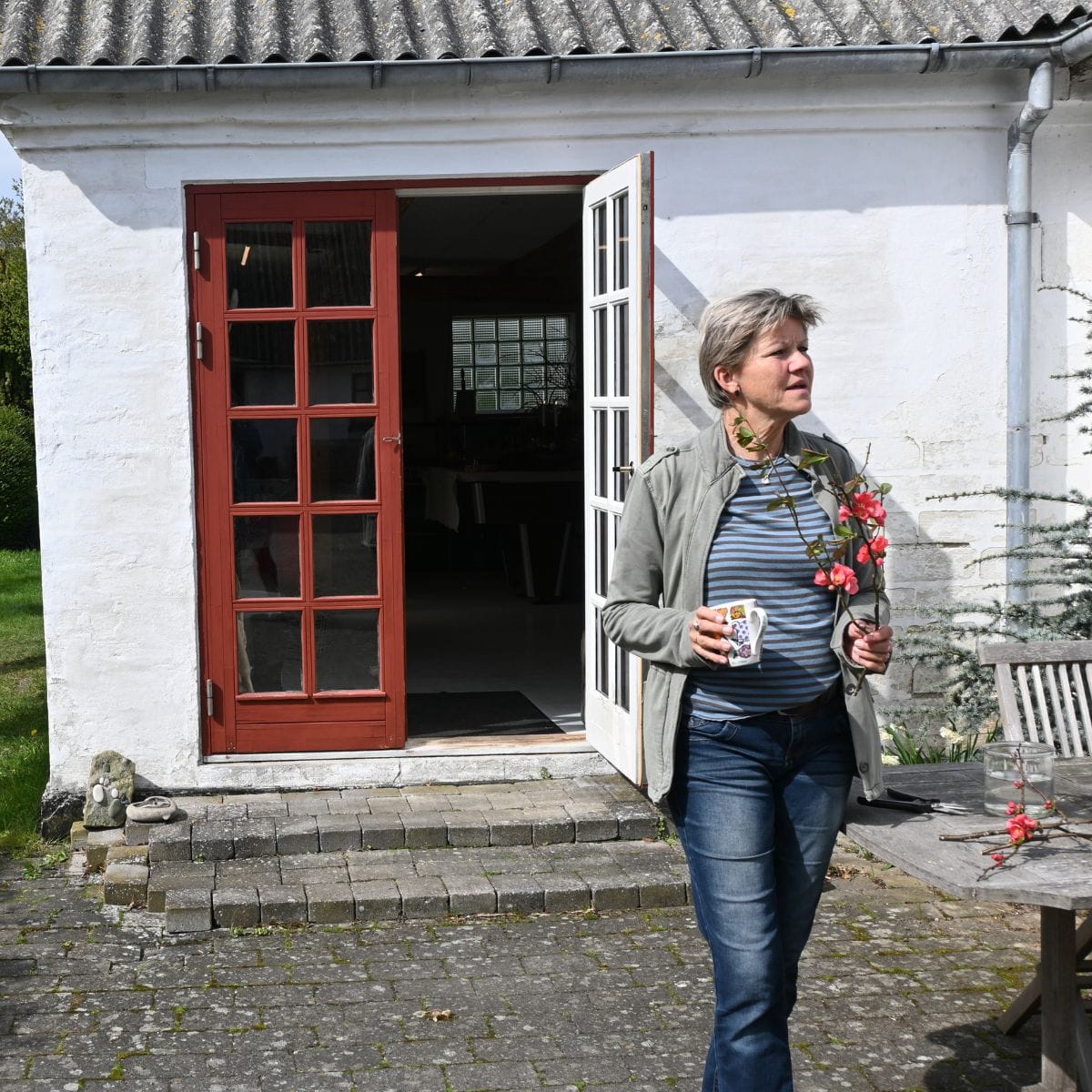 Marianne Olsgaard foran kursuslokalet