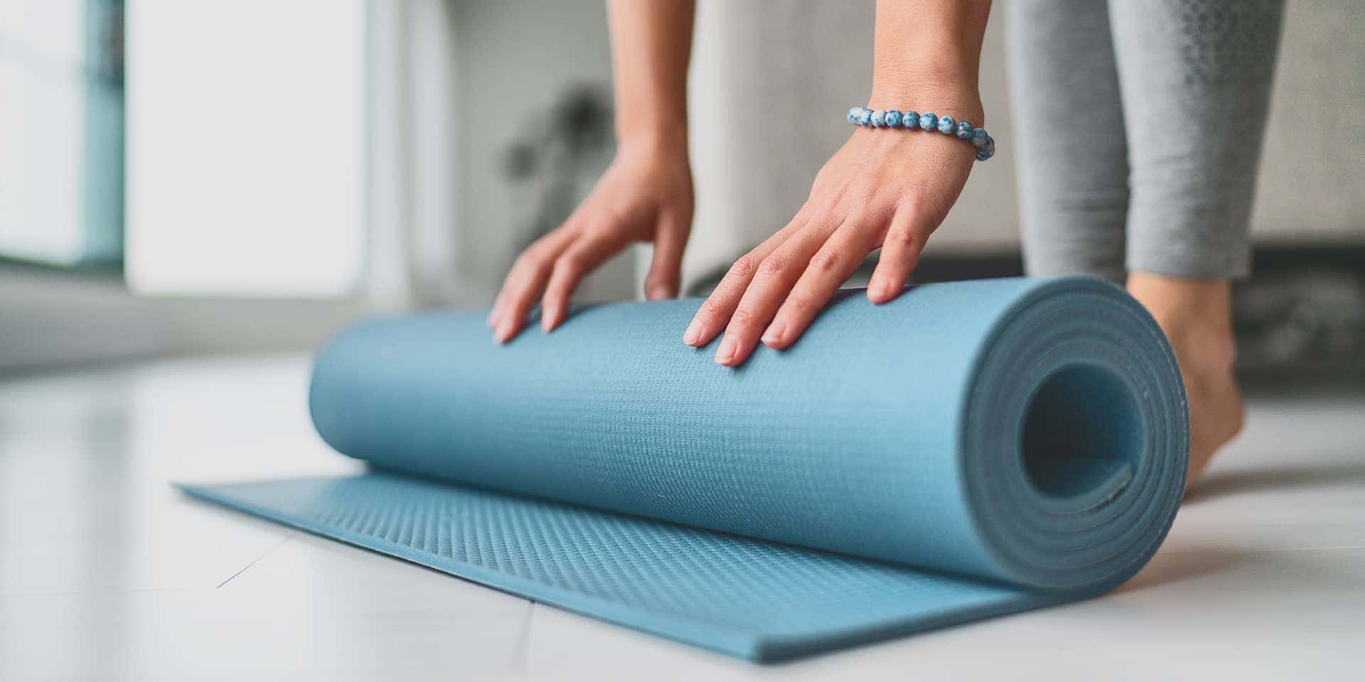 Yogamåtte, der rulles ud. FOF Aarhus