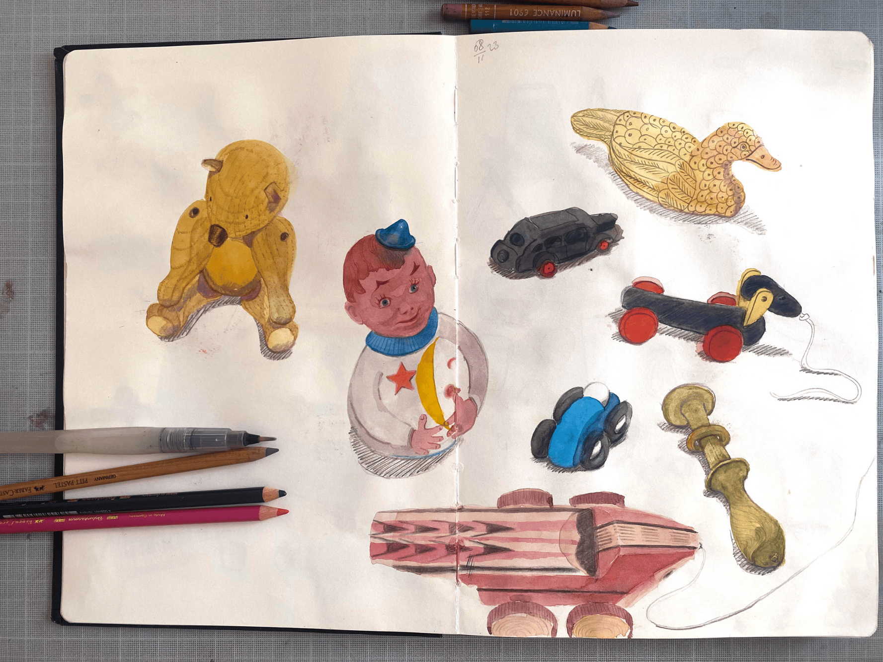 Deltager tegner stilleben med blyant og akvarel