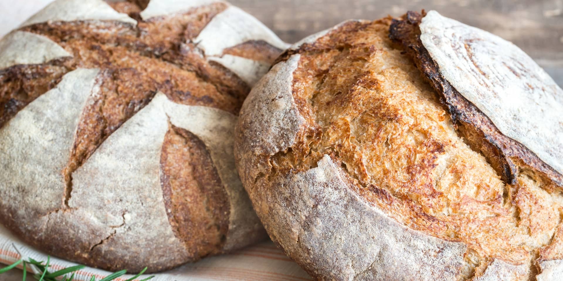 To franskbrød. Lær at bage brød til dette madlavningskursus: brødbagning i FOF Aarhus