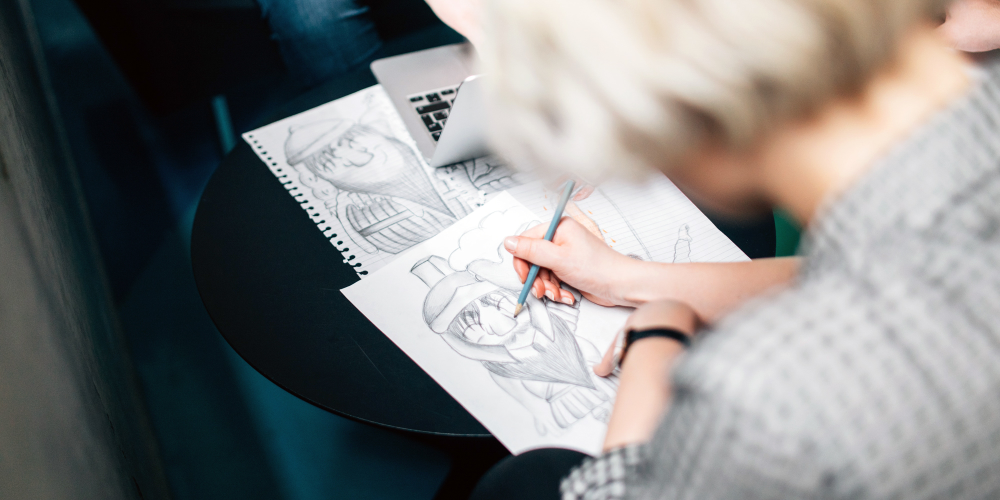 Deltager på tegnekursus - weekendworkshop i tegning hos FOF Købehavn og Nordsjælland
