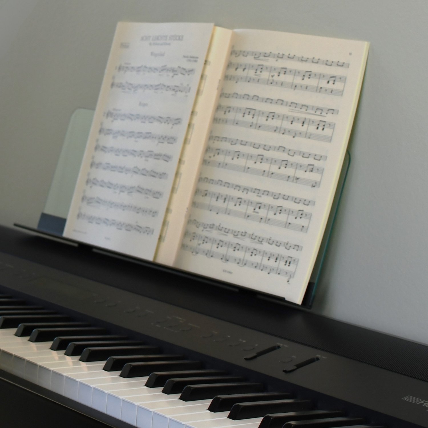 Keyboard med nodepapirer