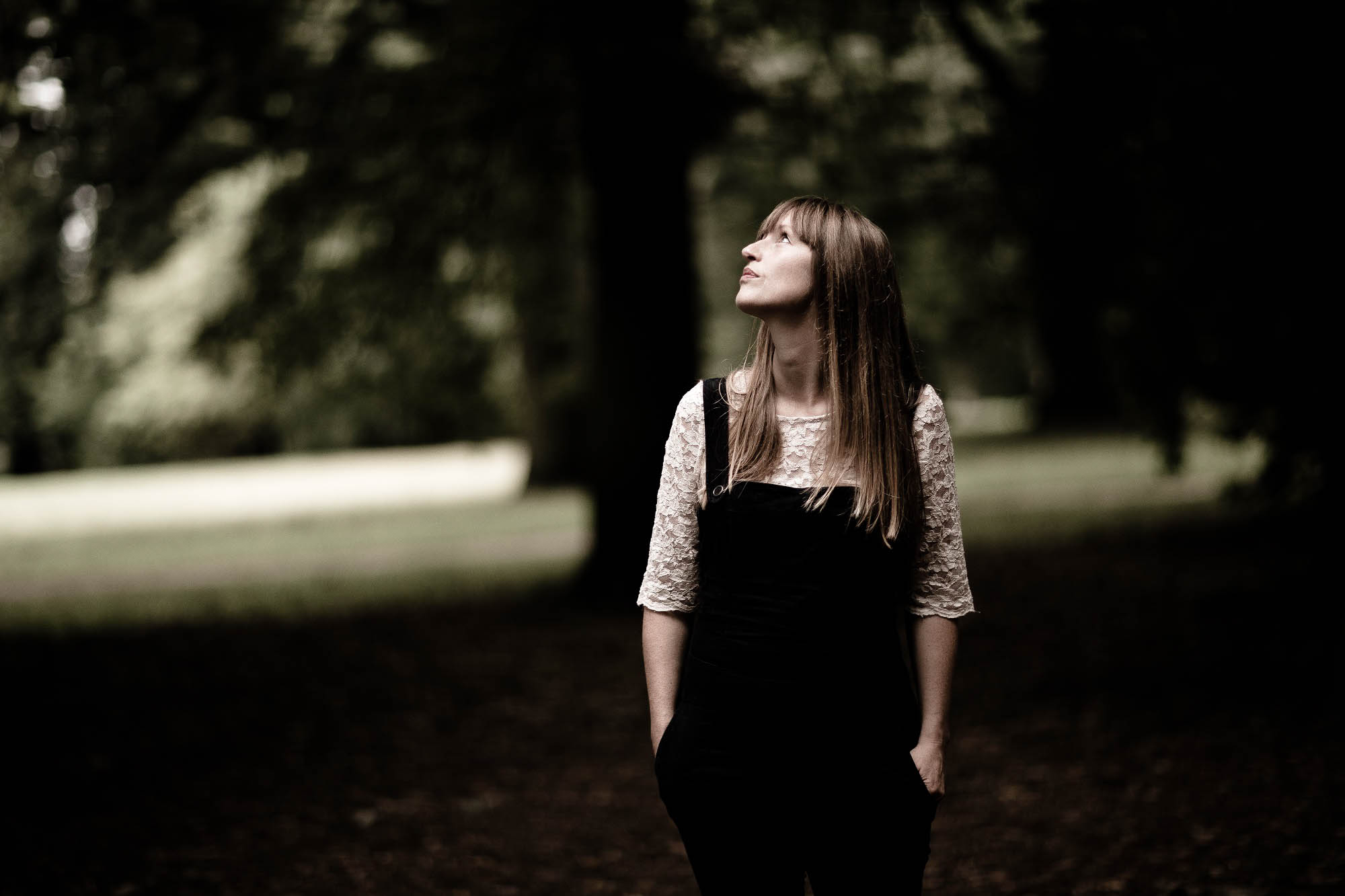 Sangvandring i efterårsskoven fra FOF København og Nordsjælland