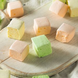 Luftige hjemmelavede skumfiduser i flere smagsvarianter.