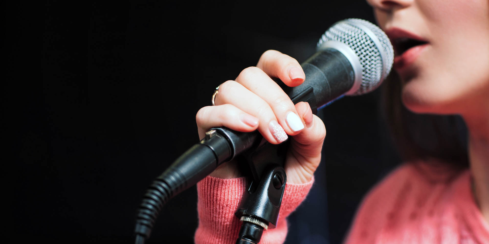 Deltager på kursus i komplet sangteknik i vinterferien