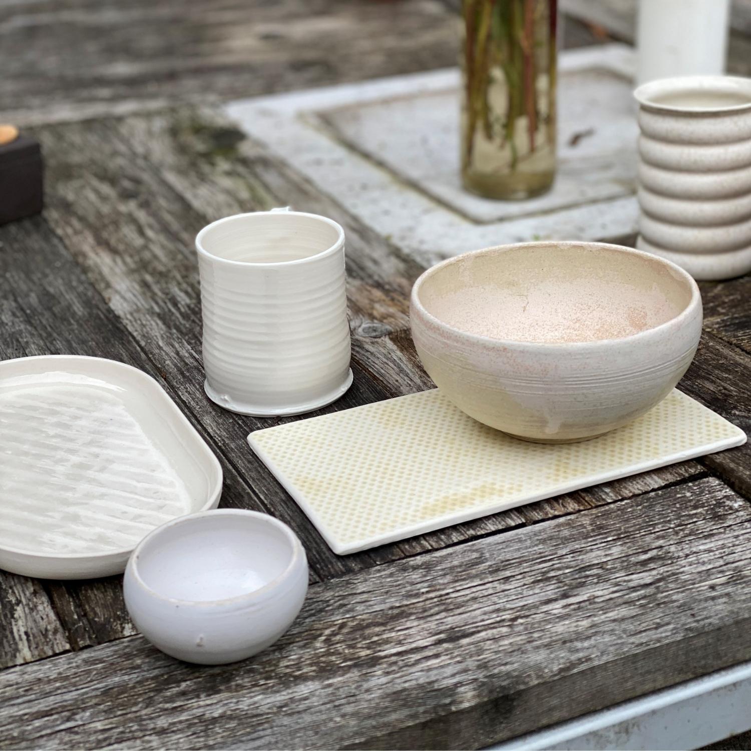 Stentøj og porcelænsler lavet af Lene Birgitte Knudsen