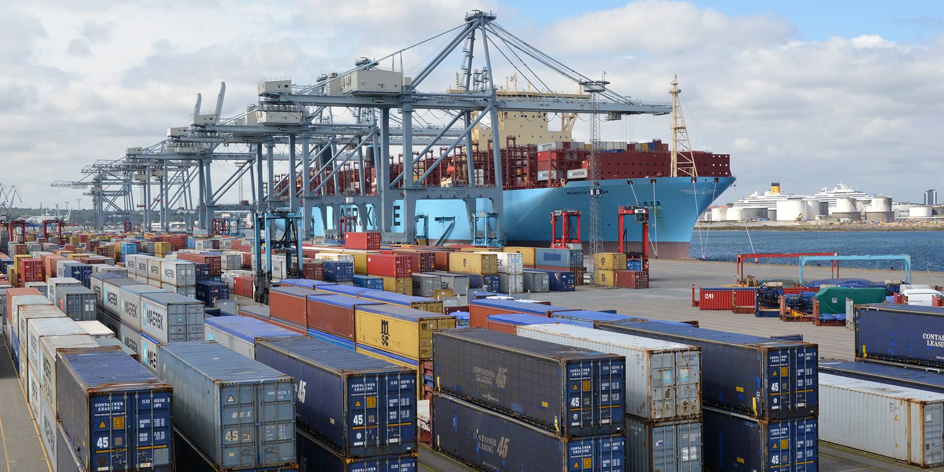 Containere og kraner på Aarhus Havn | FOF Aarhus på virksomhedsbesøg