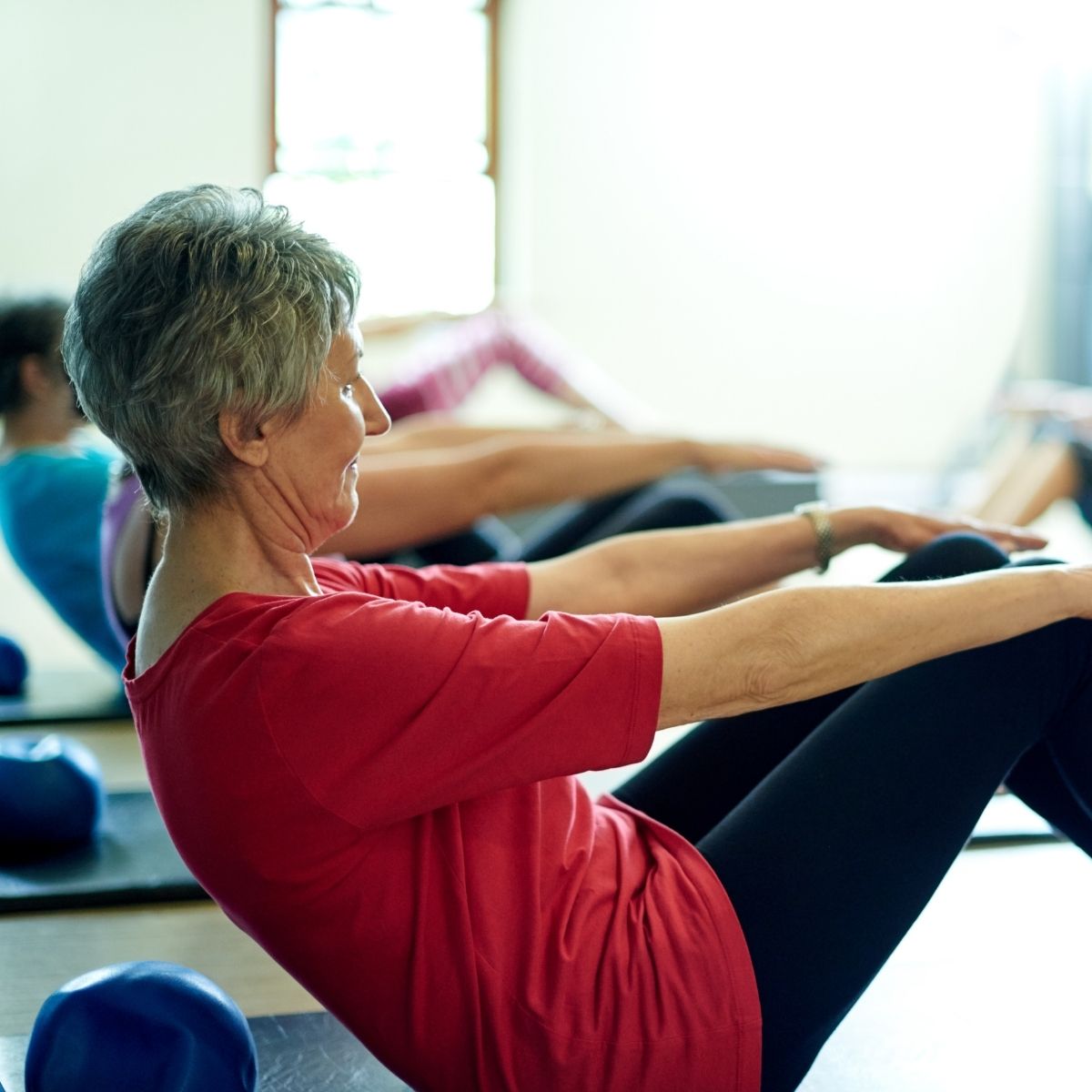 Kvinde laver pilates