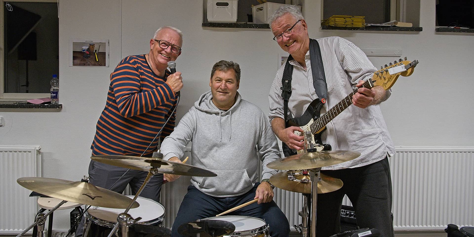 Tre mænd, der går på til rytmisk sammenspil på FOF Aftenskolen Aarhus