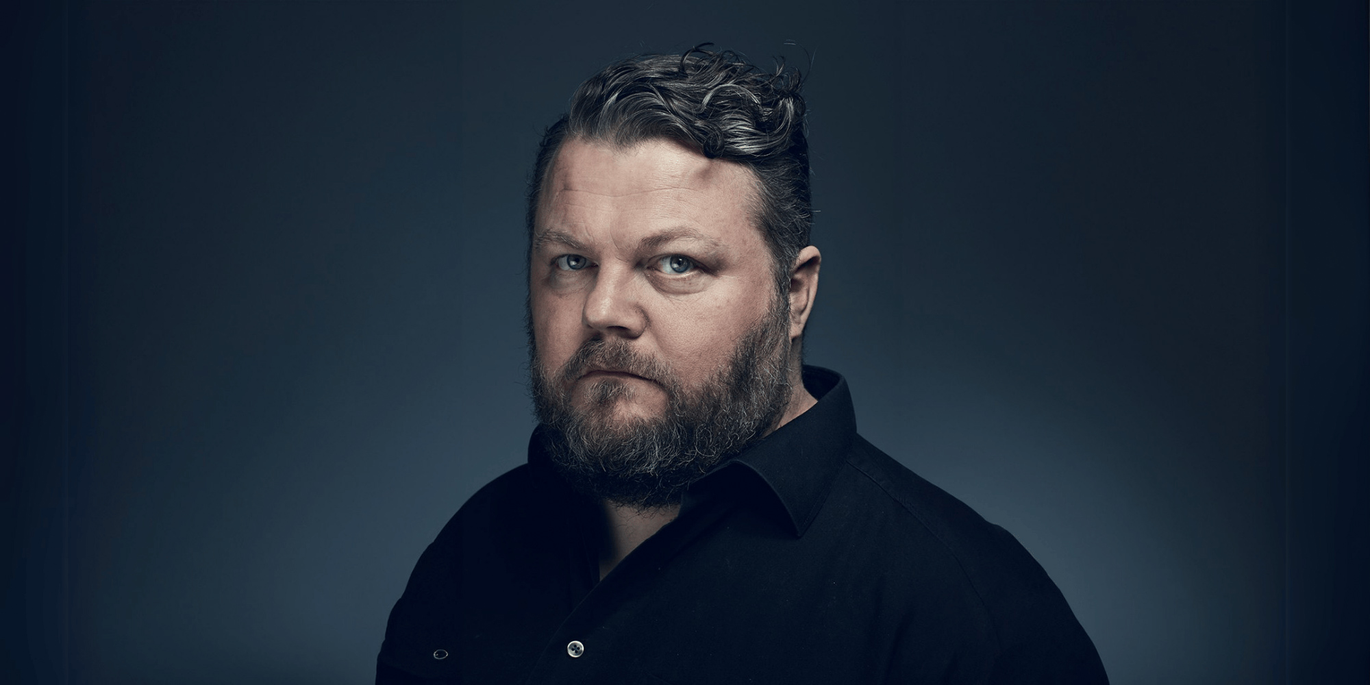 “Kristian Ditlev Jensen holder foredrag hos FOF København og Nordsjælland om tro, håb og vejen ud af afhængighed.”